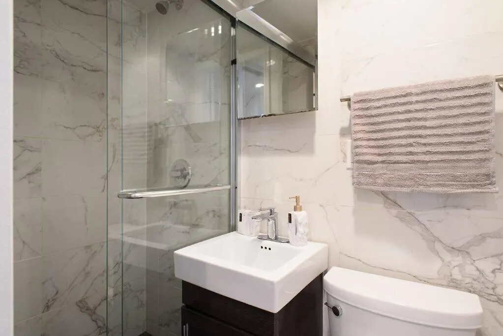 Apartment 69-5A Celebrate The Season Modern Lower East Side 1Br Apt New York
