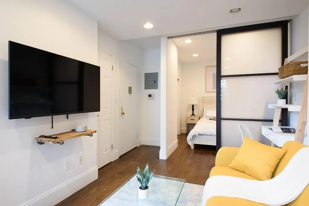 69-5A Celebrate The Season Modern Lower East Side 1Br Apt New York